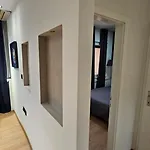 Adorable Main Square アパート