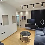 Adorable Main Square スコピエ